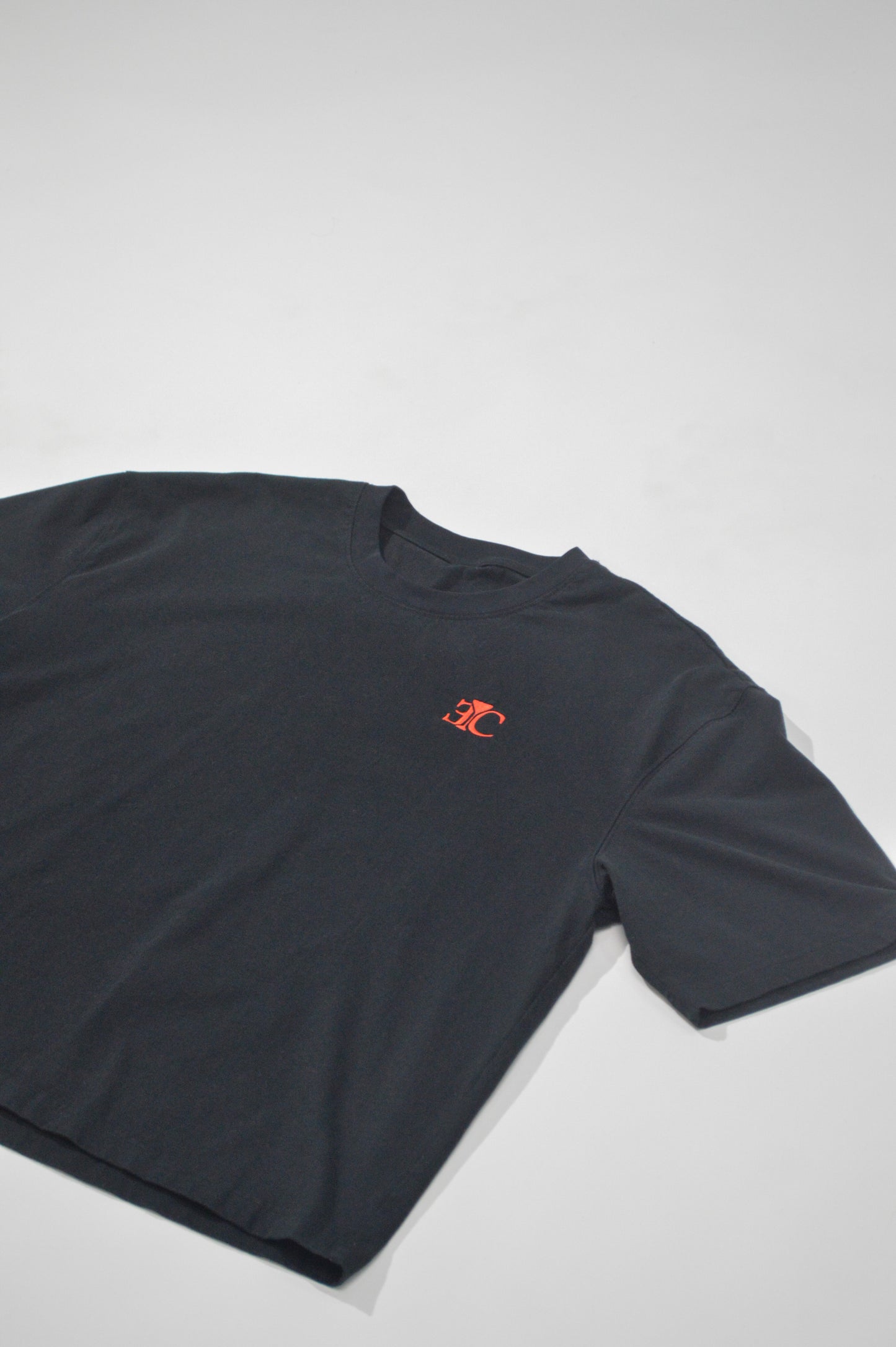 BLACK SWIRL T